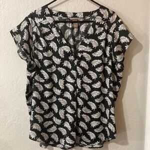 Black and White Cuffed Sleeve Blouse with Notched Collar